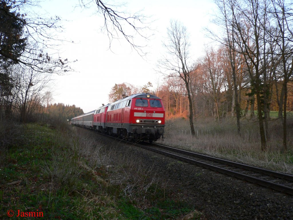 Ein EC mit zwei 218er auf dem Weg nach Zrich. Aufgenommen am 11.04.07 in der nhe von Stetten.