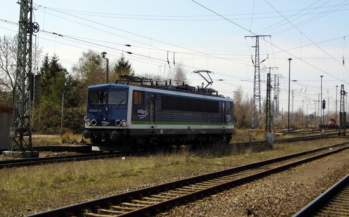 Am 02.04.2016 kam die  155 045-9 von der IntEgro (Press) aus Richtung Borstel nach Stendal .  