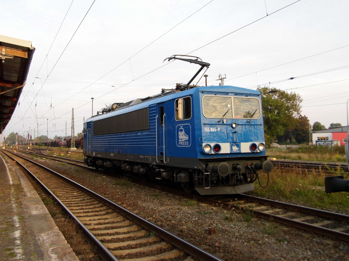 Am 04.10.2015 Rangierfahrt von der 155 045-9  von der Press in Stendal .
