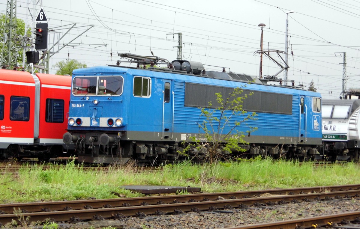 Am 05.05.2015 waren die 145 023-6 und die 155 045-9 von der Press in Stendal abgestellt .