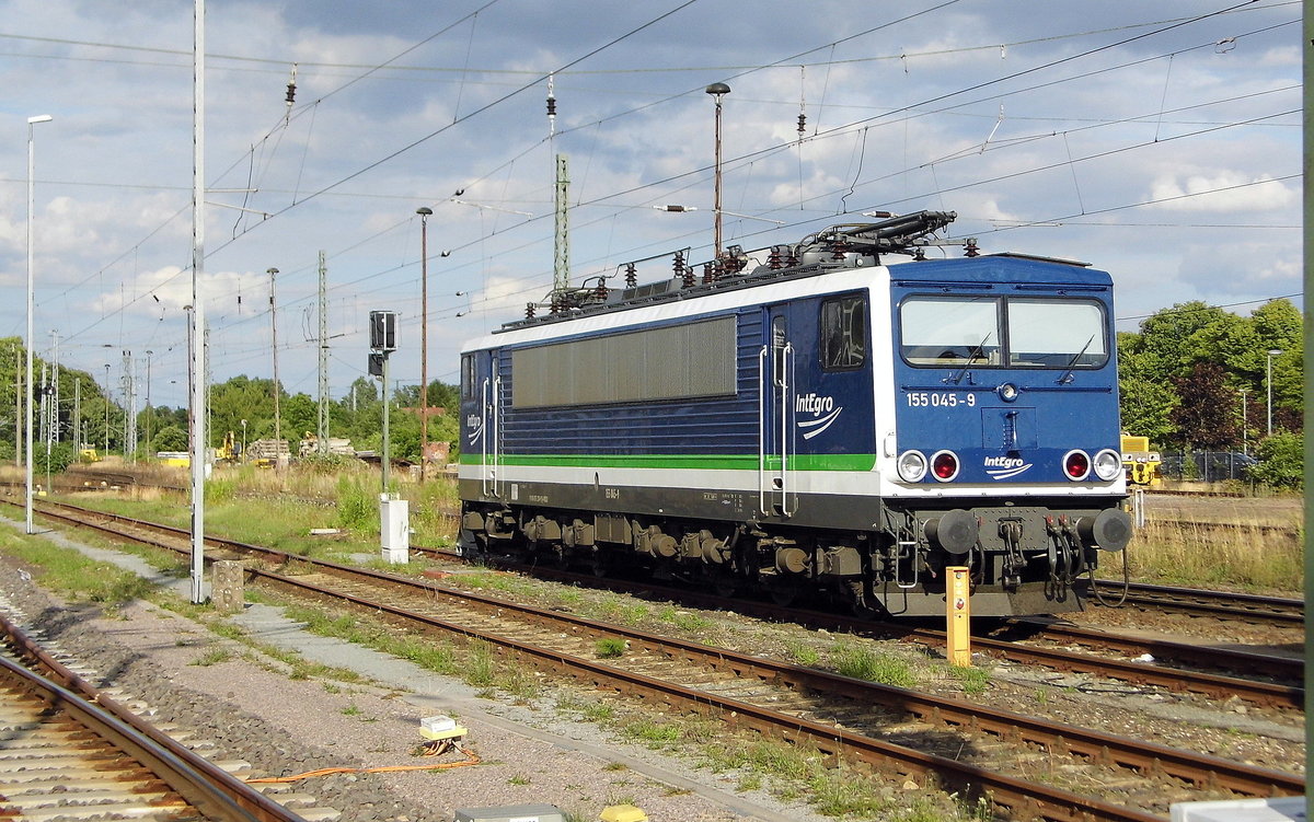 Am 09.07.2016   die 155 045-9 von der IntEgro (Press) in Stendal    .