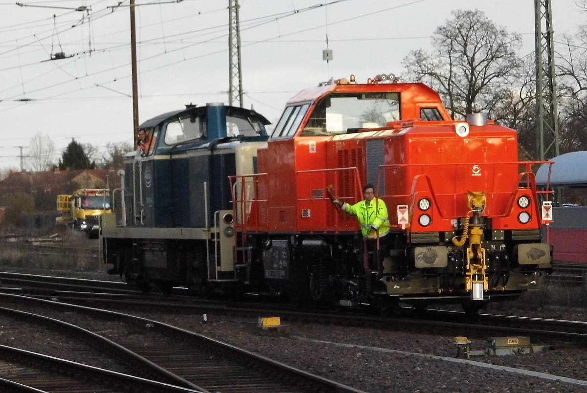 Am 10.03.2017   die 295 095-4 von der A.V.G. und die 1002 015-8 von der DAL Deutsche Anlagen-Leasing GmbH & Co. KG, Mainz (ALS) in Stendal .