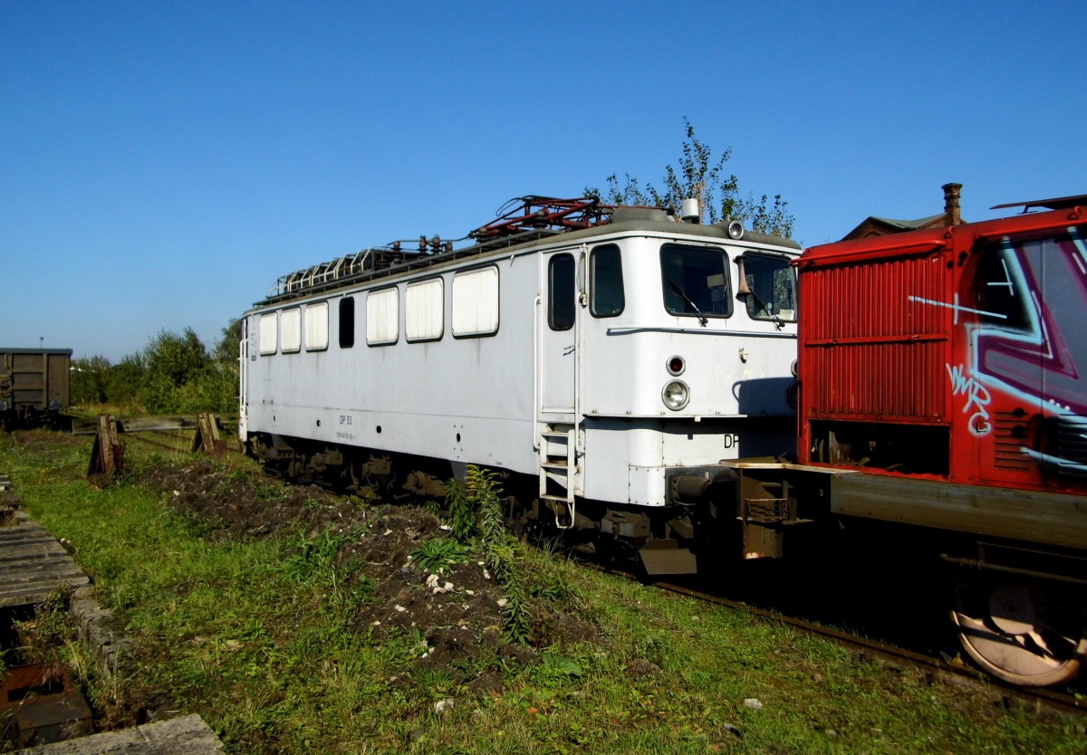 Am 10.10.2015 Herbstfest im Lokschuppen Wittenberge stand die 142 132-0  DP 53  von der EGP.
