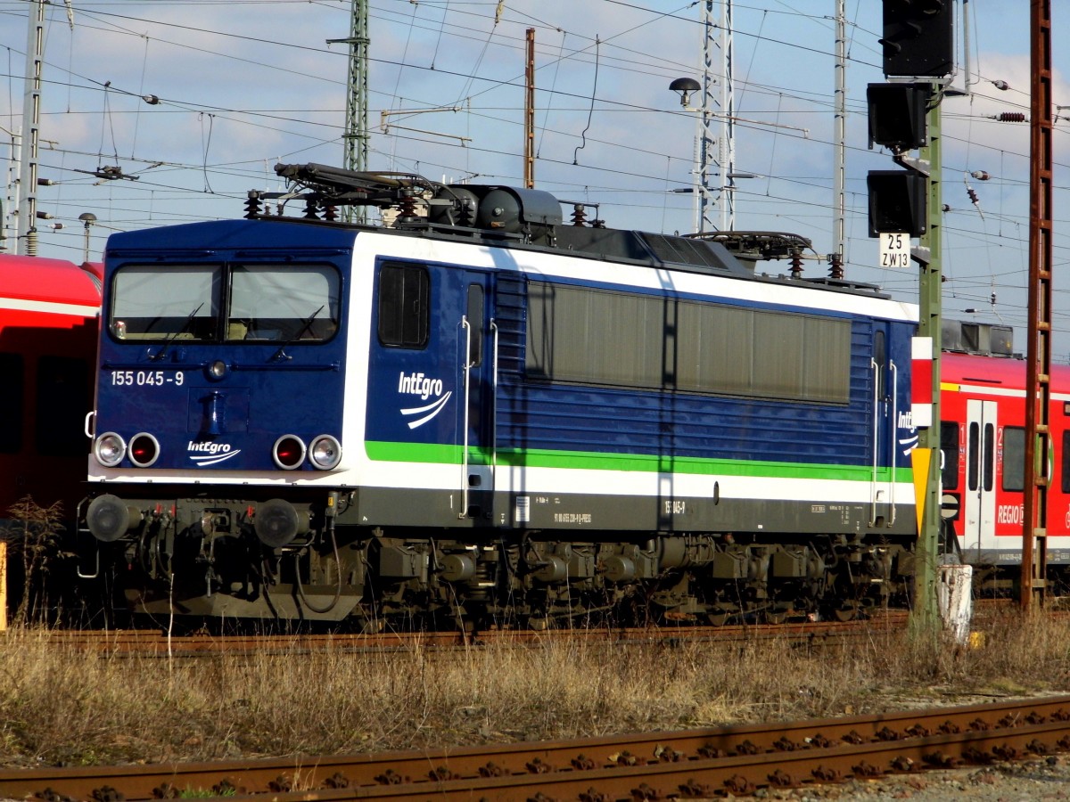 Am 13.02.2016 war die 155 045-9 von der IntEgro (Press) in Stendal abgestellt .