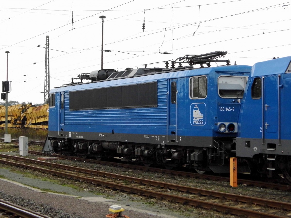 Am 17.10.2015 war die 155 045-9 von der Press  in Stendal abgestellt .