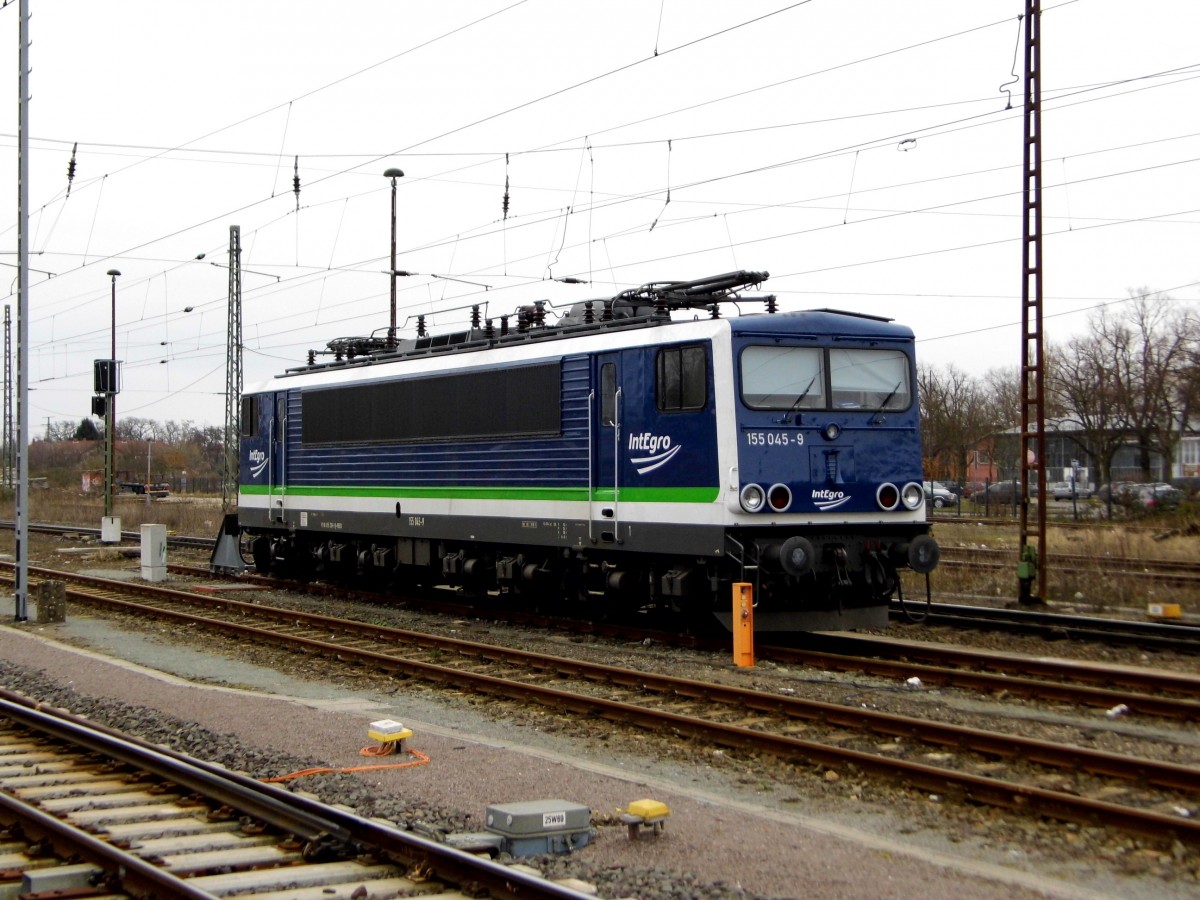 Am 18.03.2016 war  die 155 045-9 von der IntEgro (Press) in Stendal abgestellt .