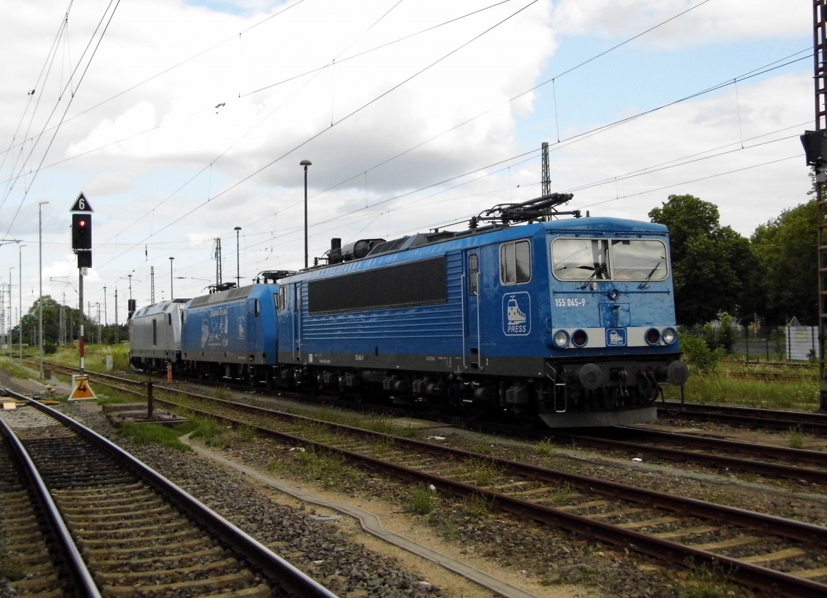 Am 26.07.2015 waren die 76 110 und die 145 030-7 und die 155 045-9 von der Press in Stendal abgestellt .