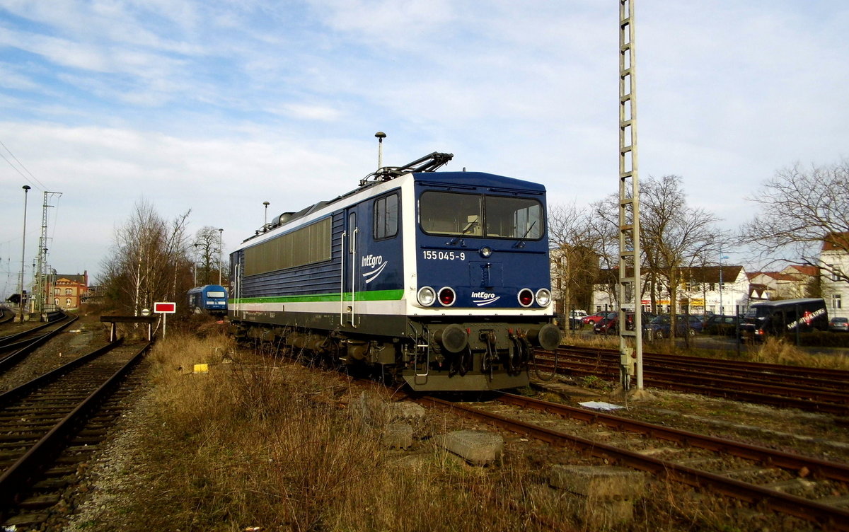 Am 27.03.2016 war die 155 045-9 von der IntEgro (Press) in Stendal abgestellt .