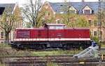 Am 05.11 .2017 war die 202 327-3 von der  CLR-Cargo Logistik Rail-Service , in Stendal abgestellt.